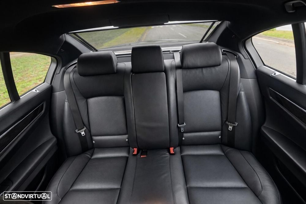 BMW 740 d Pack M - 17