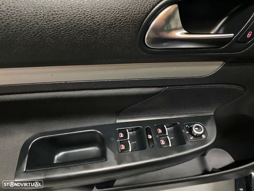 VW Golf Variant 1.6 TDi Highline DSG - 16