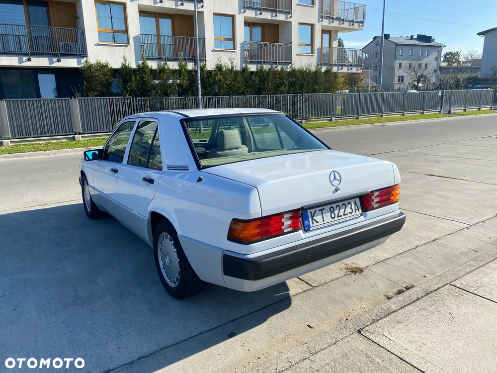 Mercedes-Benz W201 (190) - 3
