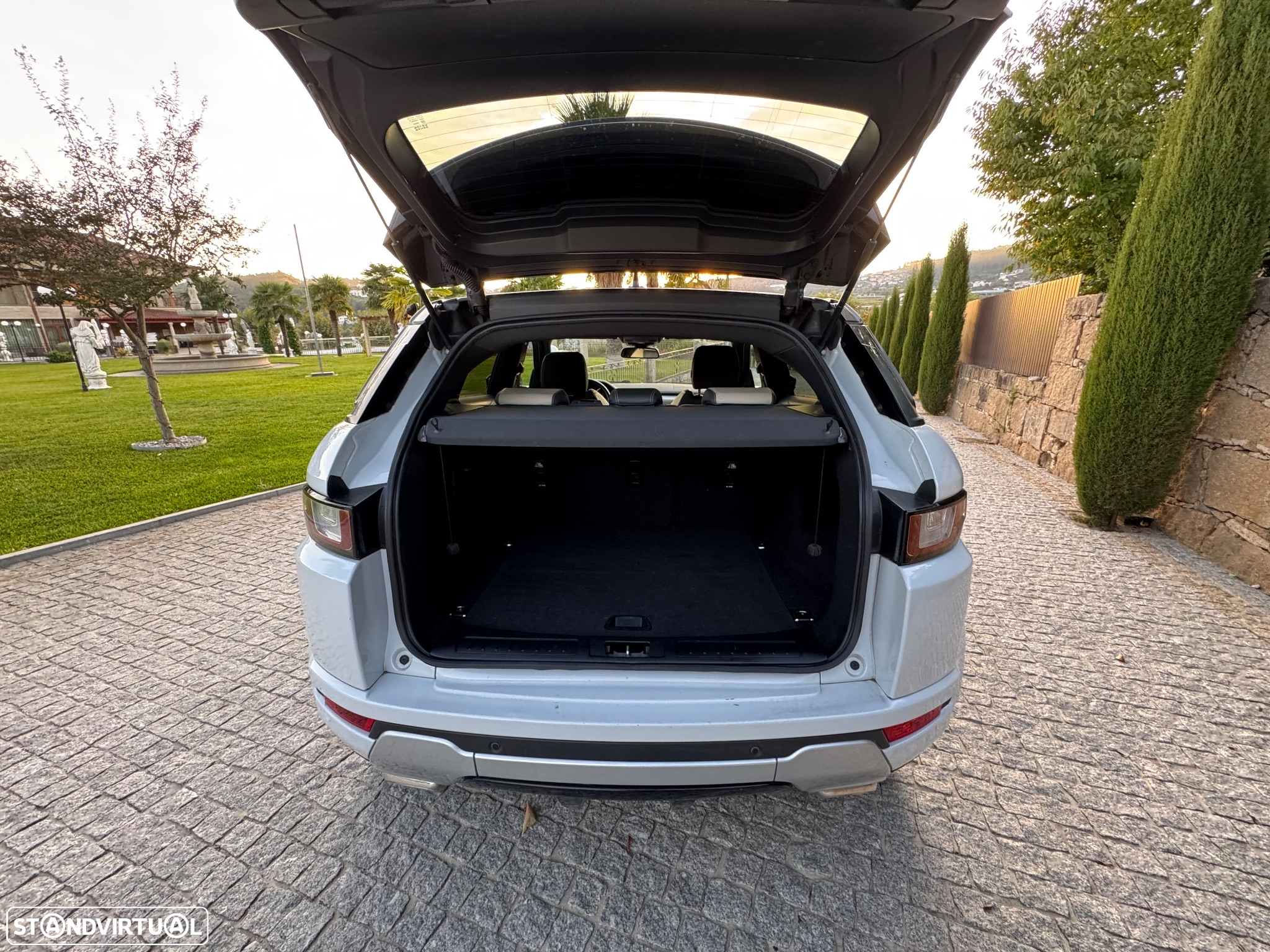 Land Rover Range Rover Evoque 2.0 TD4 SE Dynamic Special Edition - 21