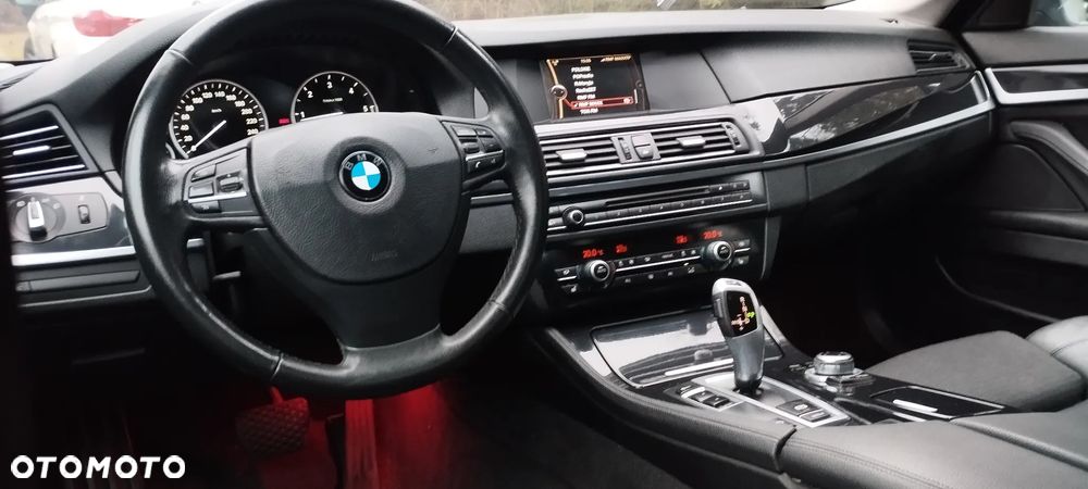 BMW Seria 5 525d xDrive - 10