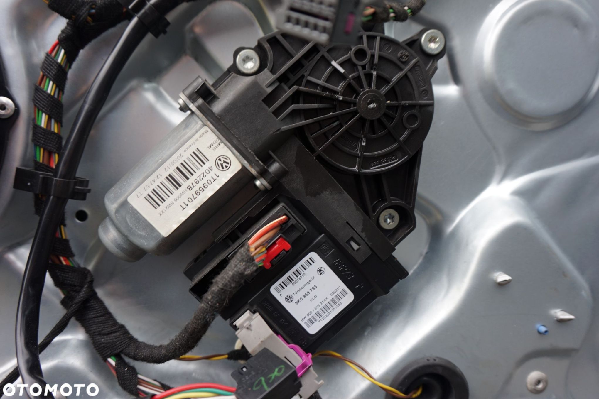 SILNICZEK SZYBY LEWY PRZÓD OCTAVIA II LIFT 5K0959793 1T0959701T 402297B SKODA 2008-2013 - 1