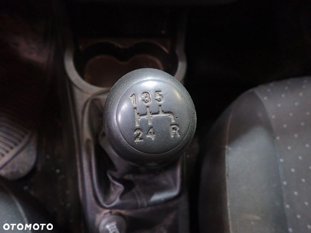 CZĘŚCI - Fiat Grande Punto 1,4 8V 77KM 350A1000 HB 5D lakier 133/B 2007r. INDEX - 9986 - 13
