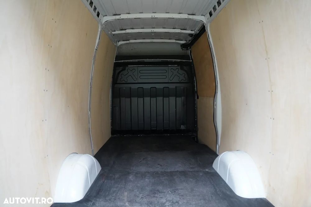 Iveco DAILY 35-160 / FURGON / AUTOUTILITARĂ / TAPIȚERIE DIN PIELE / CUTIE DE VITEZE MANUALĂ / 3 LOCURI / IMPORT - 22
