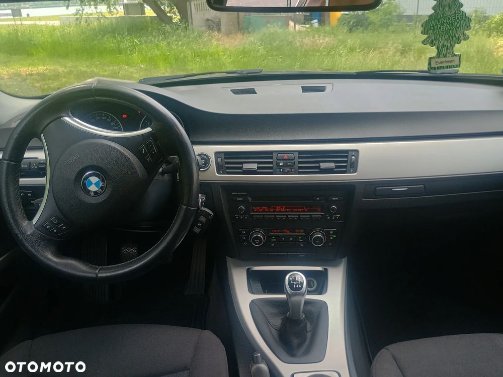 BMW Seria 3 318i - 8