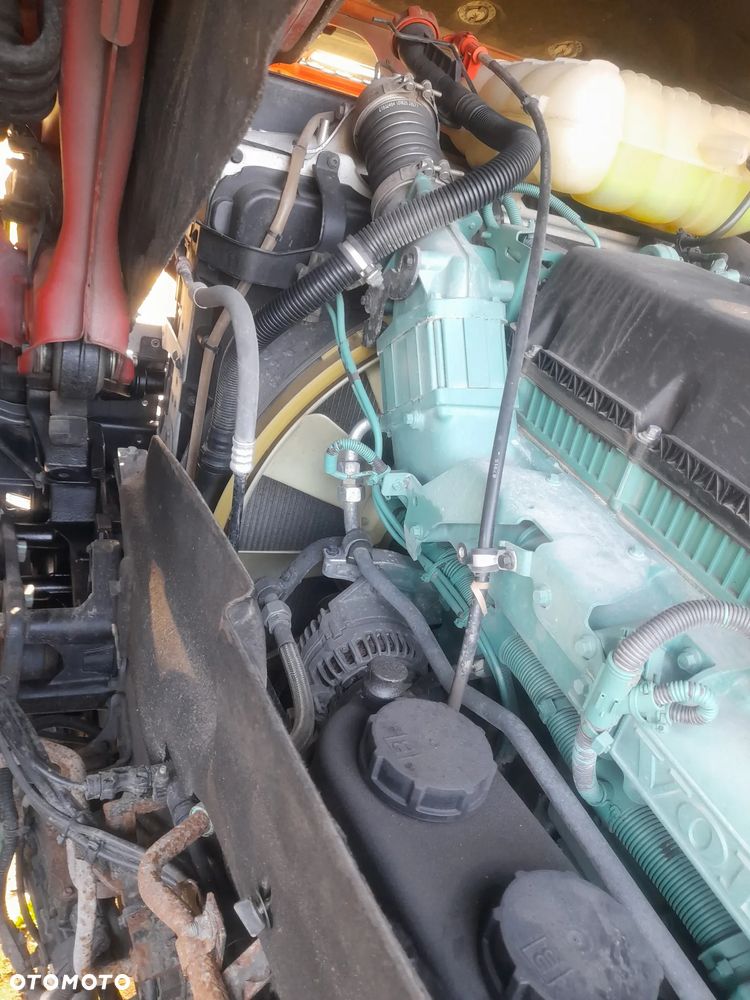 Volvo FH 16 650koni 6x2 OŚ SKRĘTNA PODNOSZONA // JEDYNY TAKI// RAMA DO ZABUDOWY// HDS dzwig żuraw do lasu drewna tarcicy // DO ŻYWCA// asenizacyjny// HOLOWNIK// FULL opcja ze SZWAJCARI - 9
