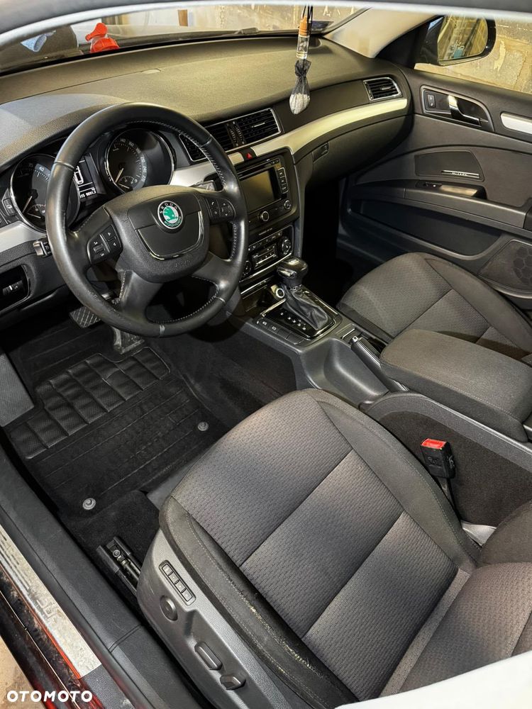 Skoda Superb 2.0 TDI Family DSG - 8