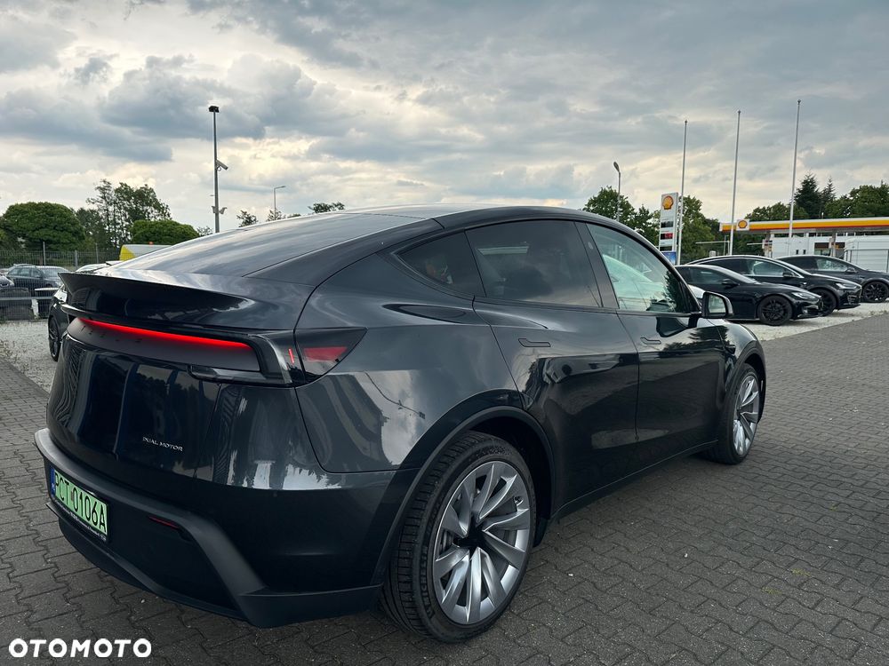 Tesla Model Y - 13