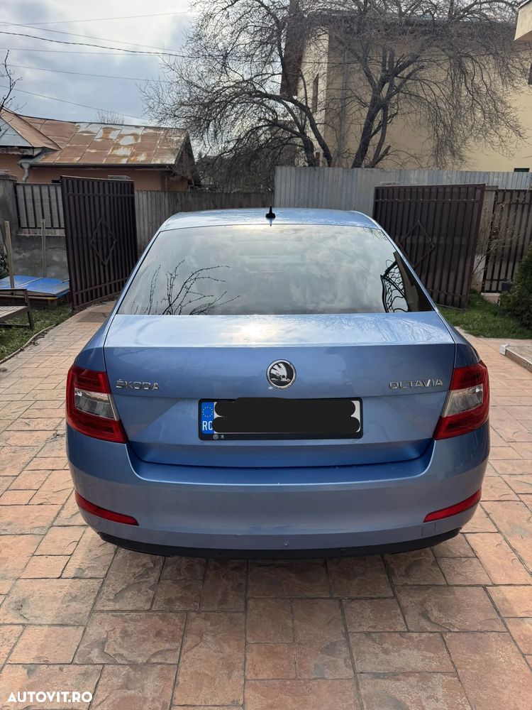 Skoda Octavia 2.0 TDI STYLE DSG - 2