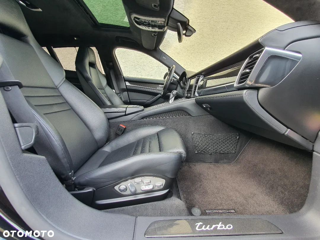 Porsche Panamera - 21