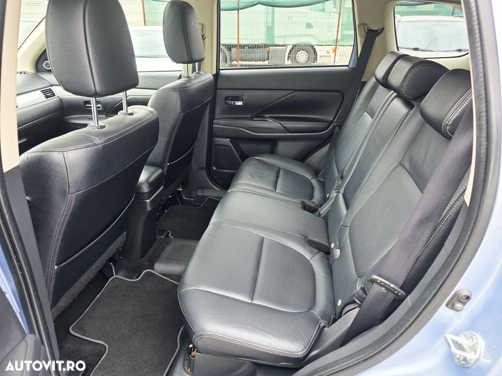 Mitsubishi Outlander 2.0 4WD Plus - 26