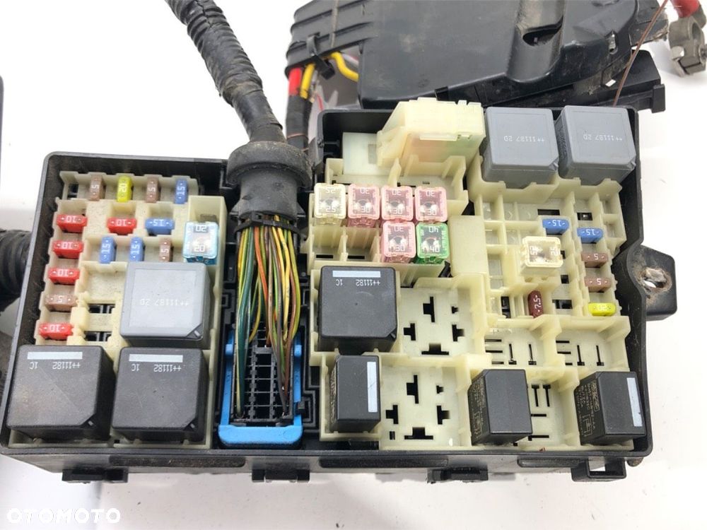 SKRZYNKA BEZPIECZNIKÓW  FORD FOCUS III Turnier 2010 - 2022 1.6 Ti 92 kW [125 KM] benzyna 2010 - - 3