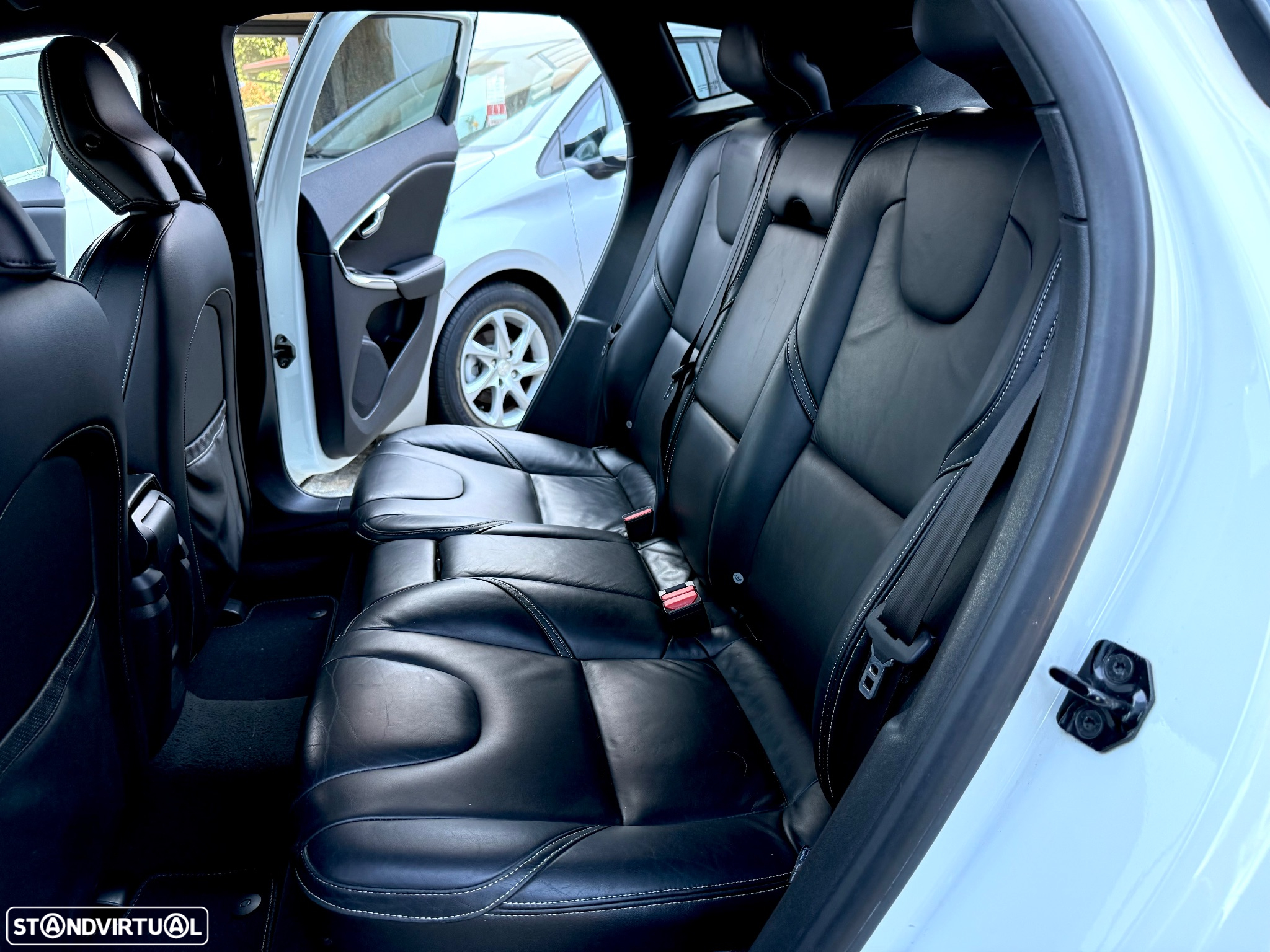 Volvo V40 1.6 D2 R-Design - 43