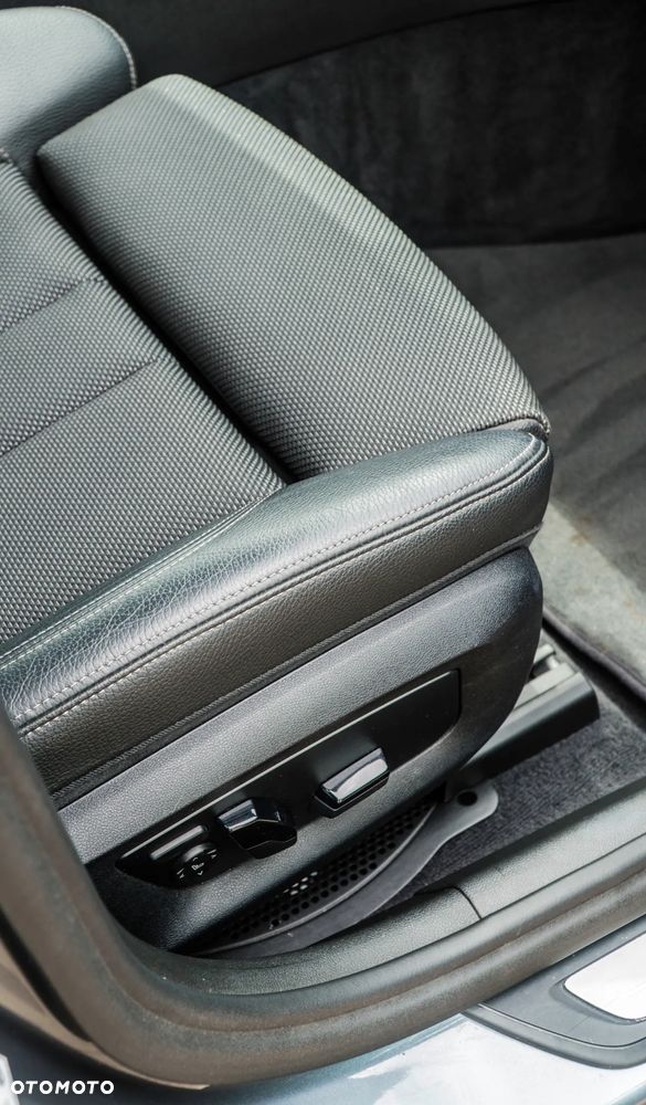 BMW Seria 5 520d Sport Line - 10