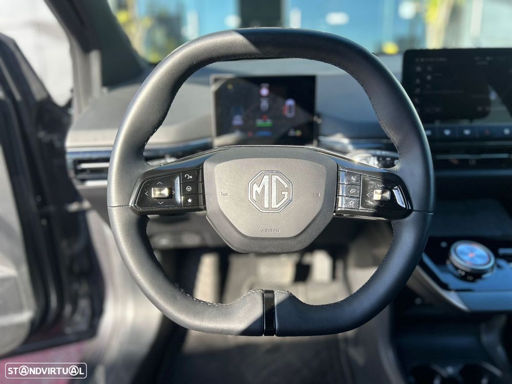 MG MG4 64 kWh Luxury - 33