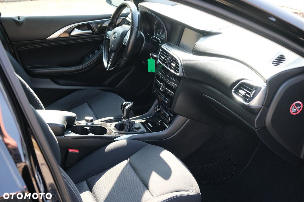 Infiniti Q30 - 25