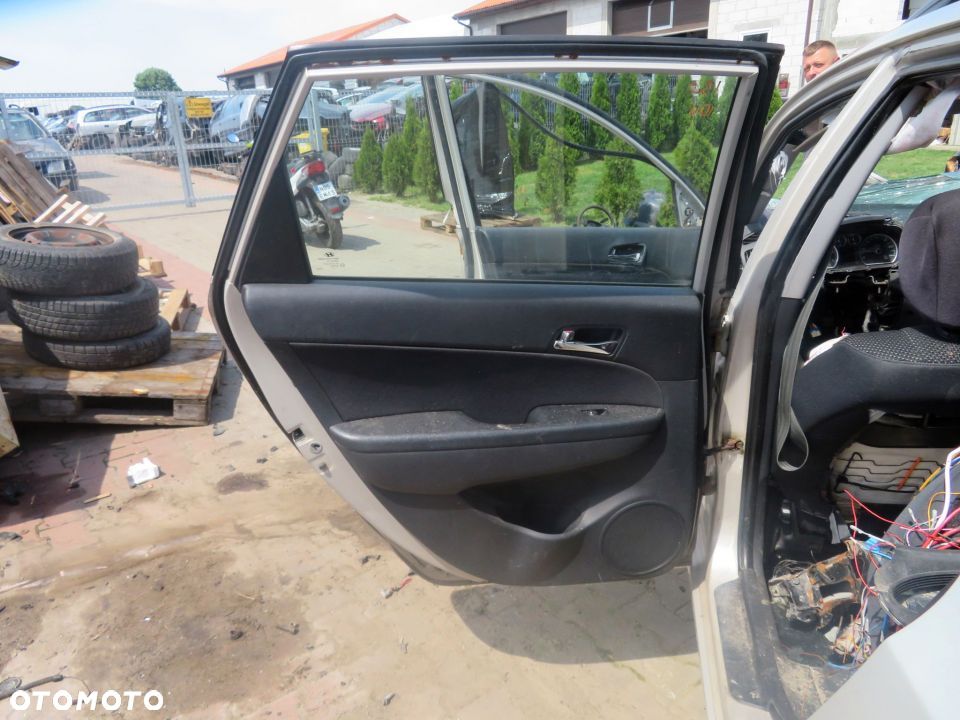 DRZWI TYLNE LEWE I30 I KOMBI QU  SREBRNY HYUNDAI 2007-2010 - 5