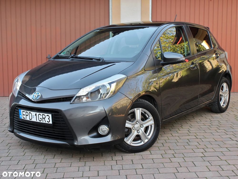 Toyota Yaris Hybrid 100 Dynamic - 10
