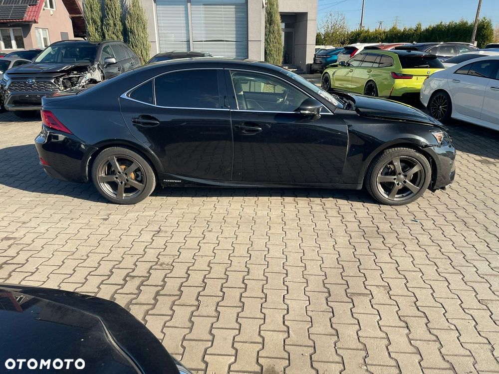 Lexus IS