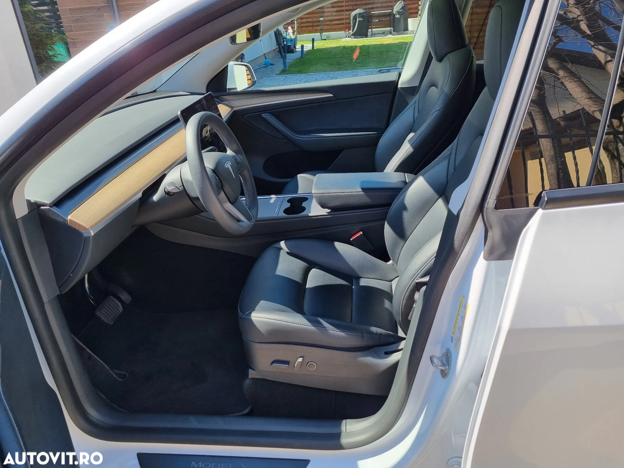 Tesla Model Y Long Range Dual Motor AWD - 8