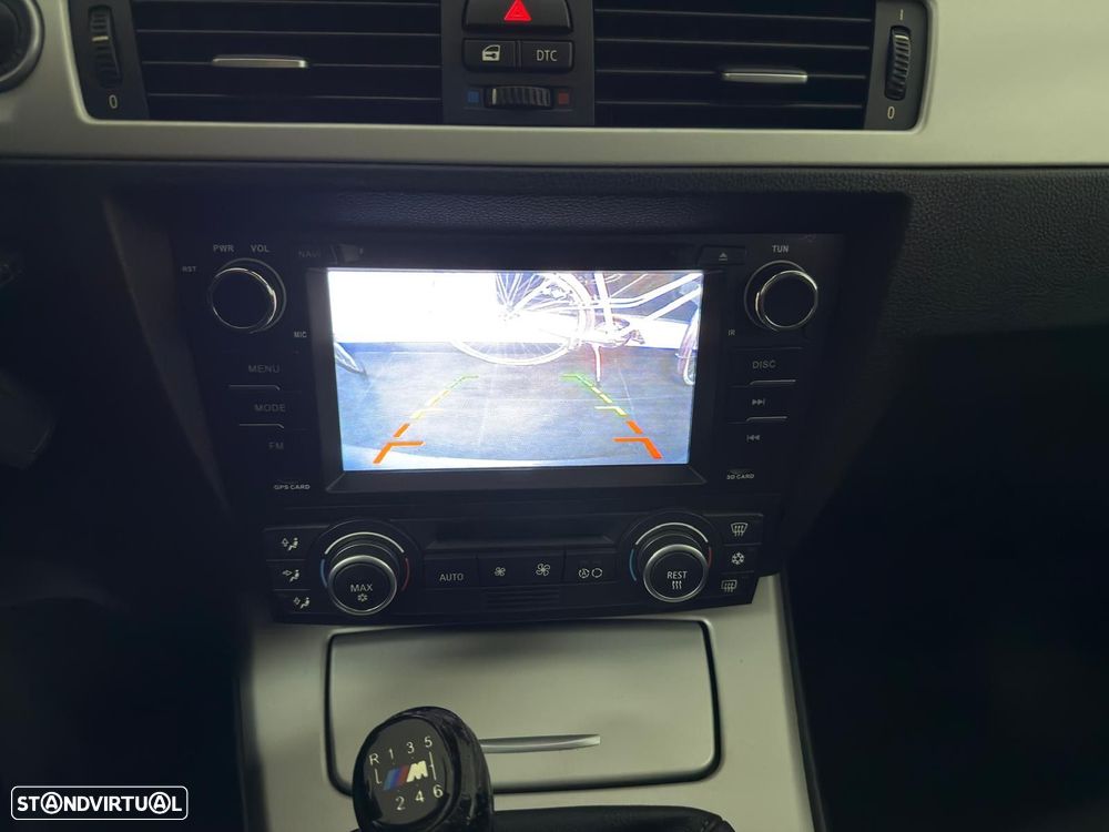 BMW 318 d Navigation Sport - 18