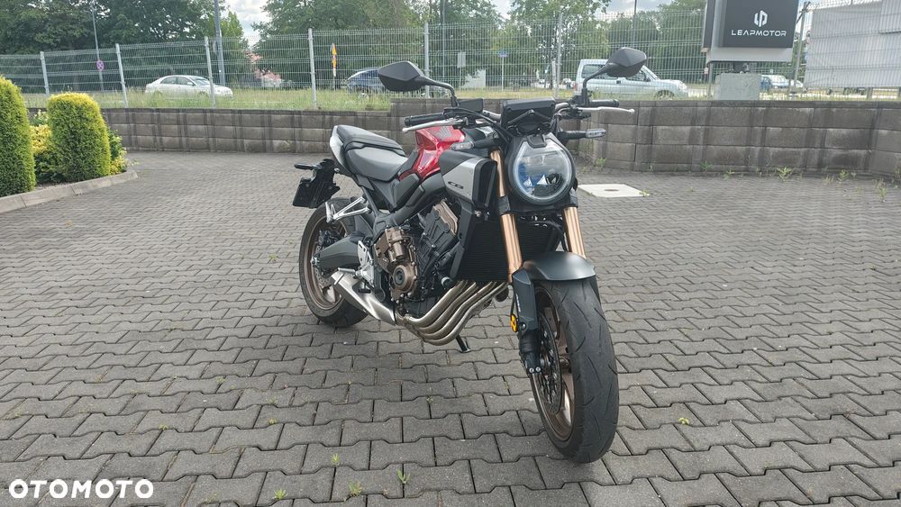 Honda CB - 1