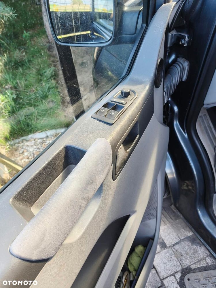 Volkswagen Caravelle - 20