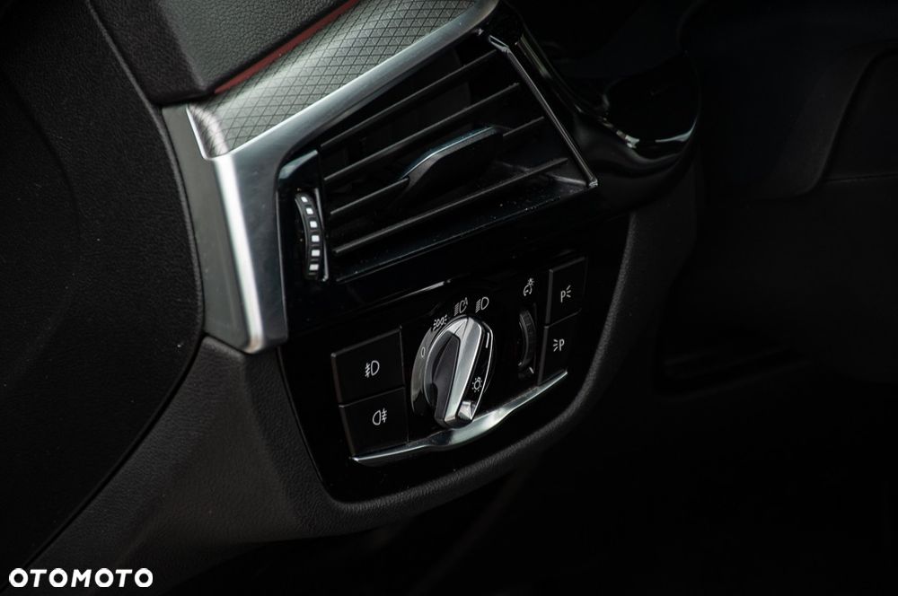 BMW Seria 5 520d xDrive M Sport sport - 26