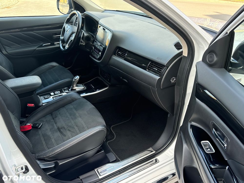 Mitsubishi Outlander 2.0 4WD Top - 32