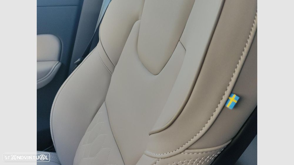 Volvo XC 60 2.0 T6 PHEV Plus Bright AWD - 22