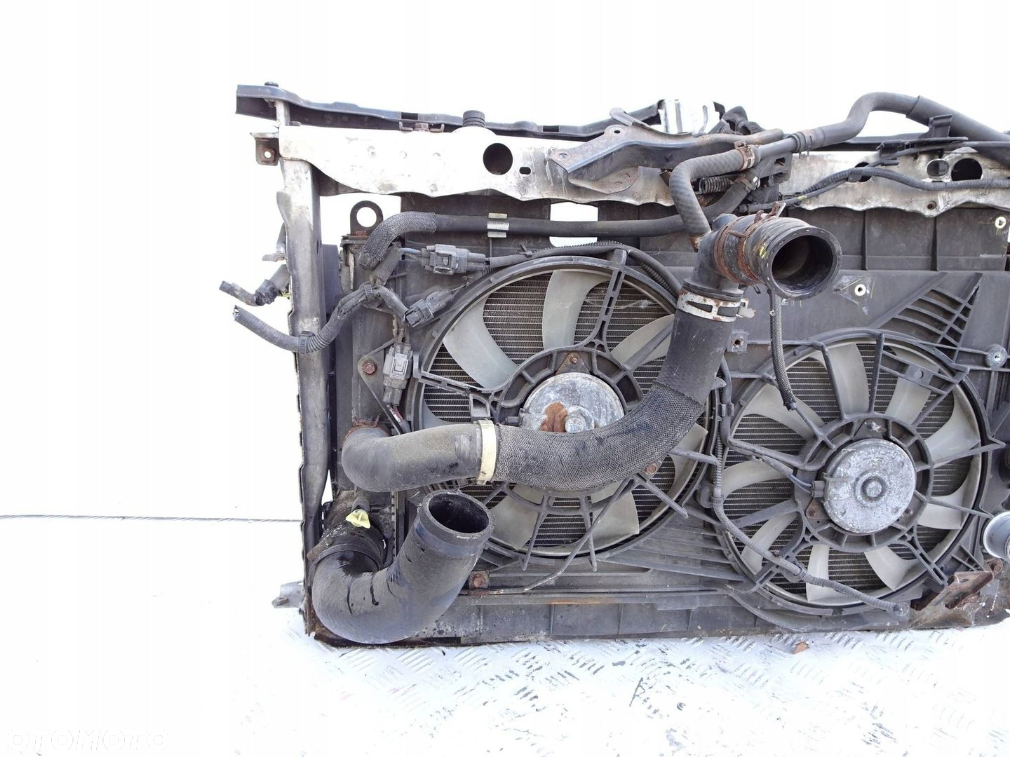 Pas przedni chłodnice KPL. Toyota Verso 09-13 r. 2.0 D4D - 9