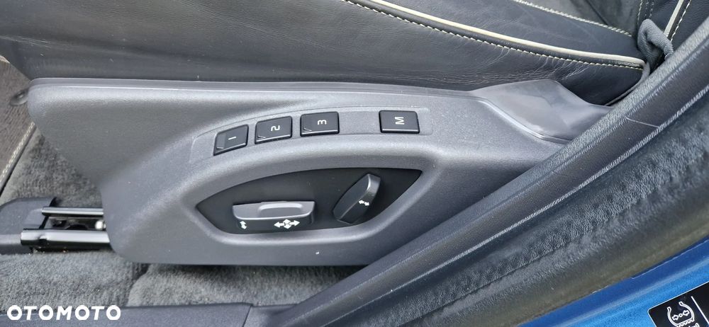 Volvo V60 D6 AWD Plug-in Hybrid Momentum - 18