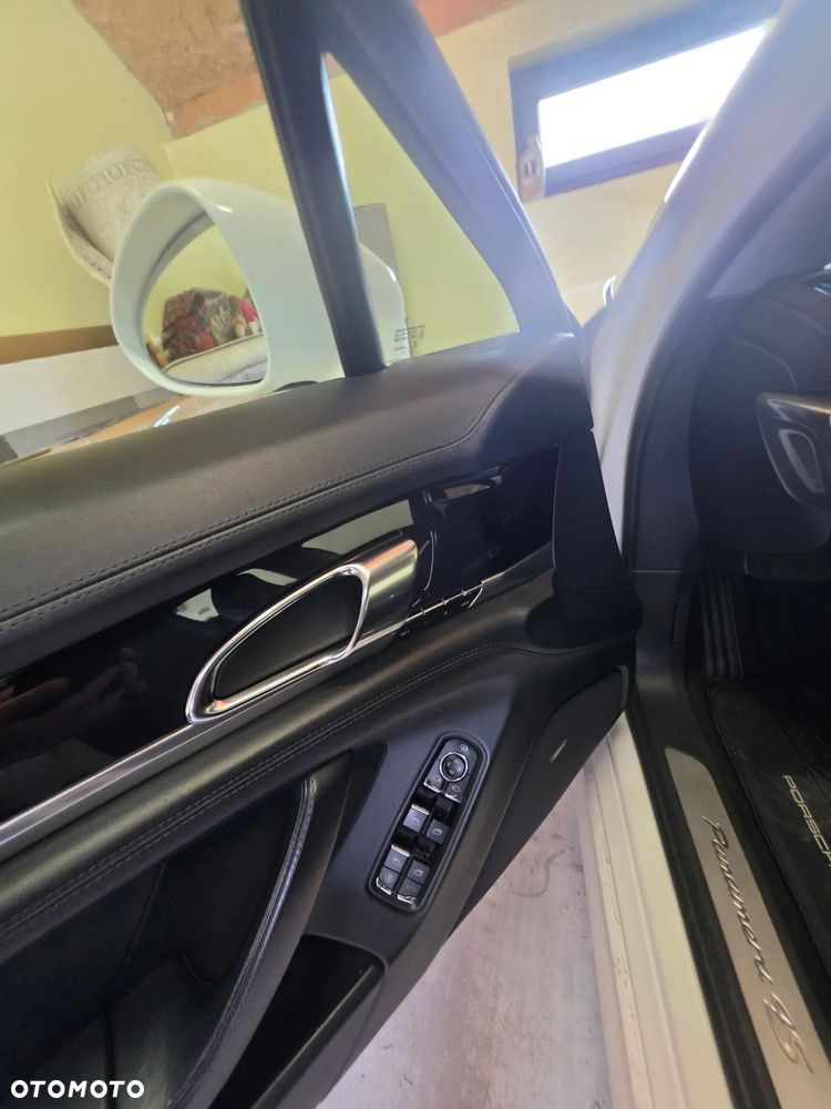 Porsche Panamera 4S - 18