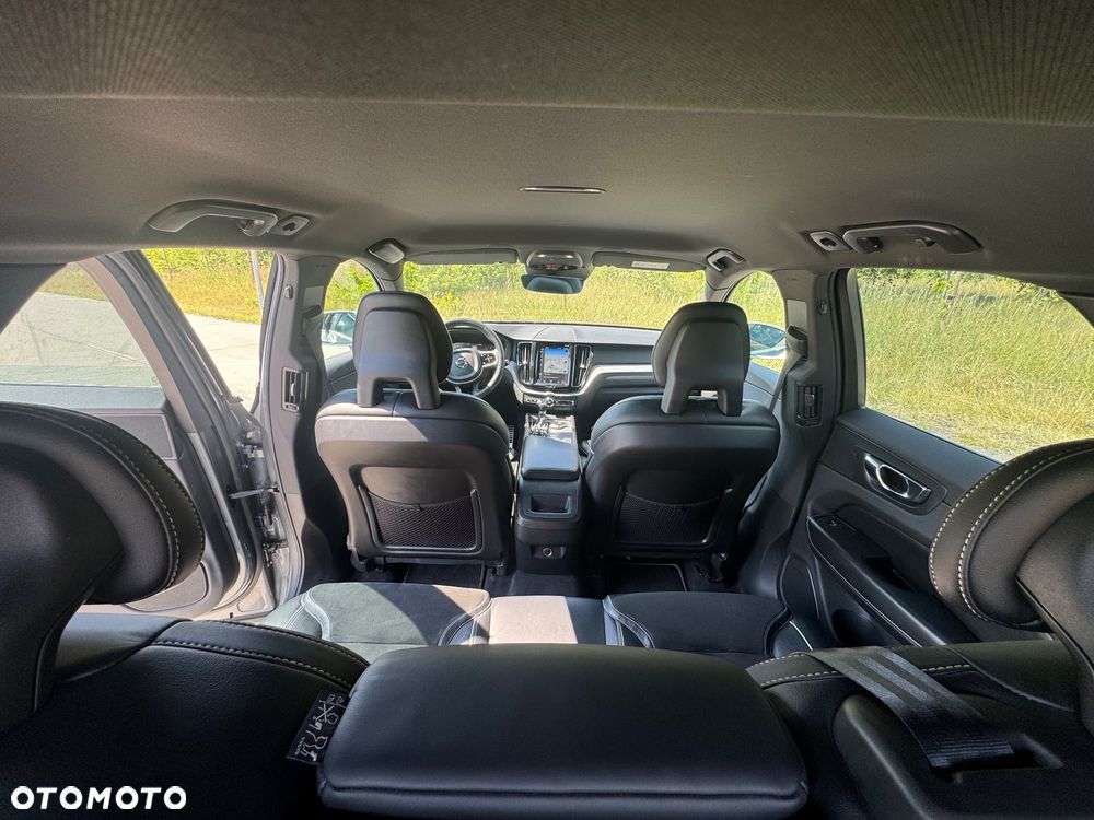 Volvo XC 60 T5 AWD R-Design - 14