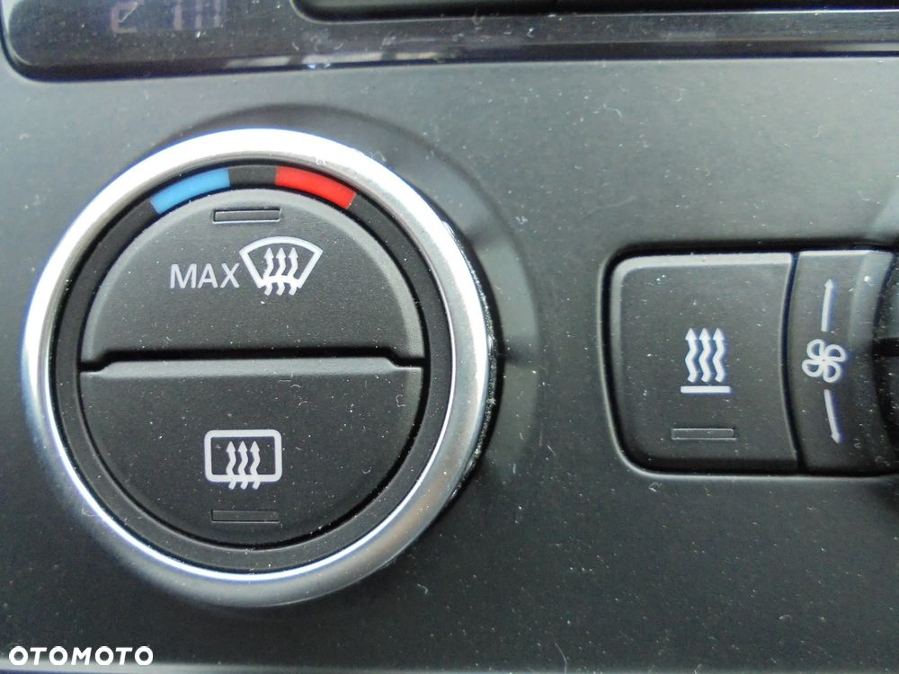Volkswagen Touran 2.0 TDI DPF BlueMotion Technology DSG Highline - 36