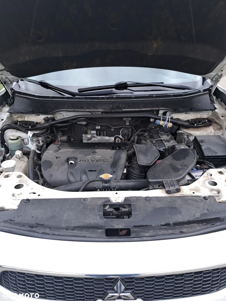 Mitsubishi Outlander 2.0 Invite 2WD - 13