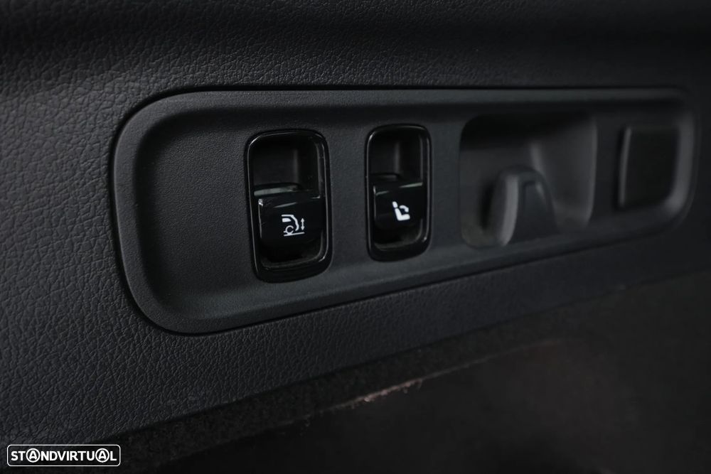 Mercedes-Benz GLC 300 e 4Matic 9G-TRONIC AMG Line Advanced - 30