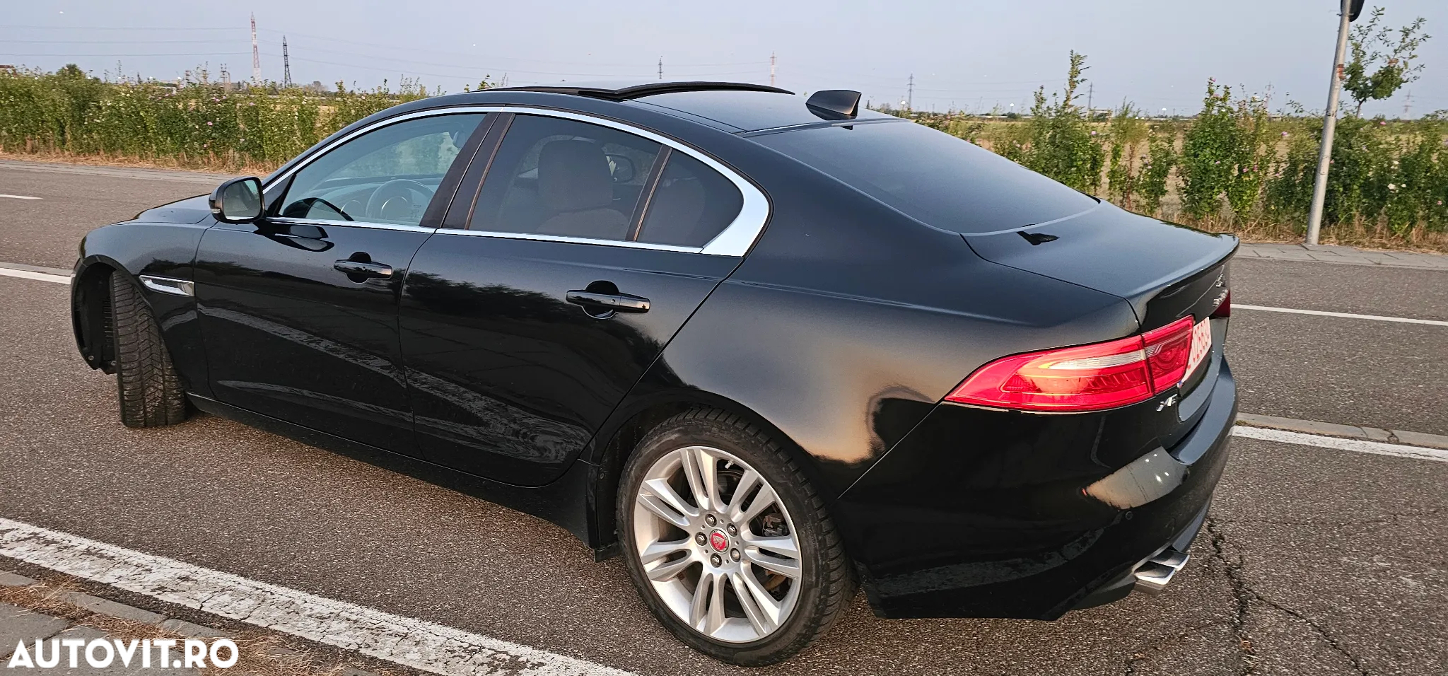 Jaguar XE 2.0 R-Sport - 26