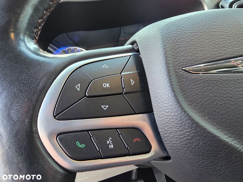 Chrysler Pacifica - 27