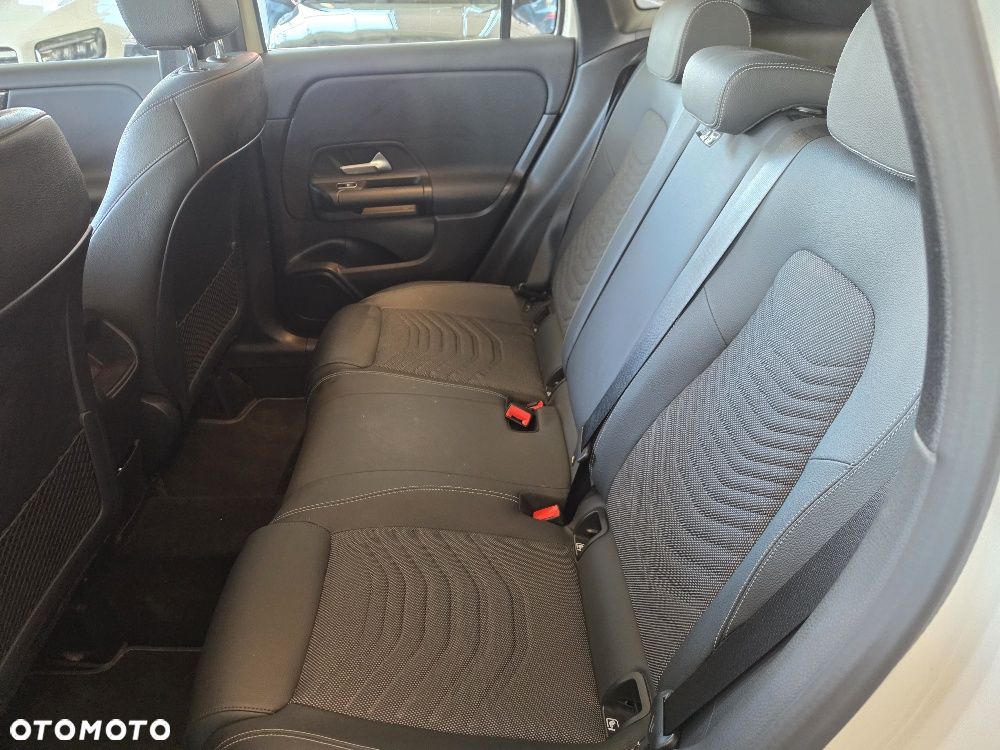 Mercedes-Benz GLA 200 Style - 14