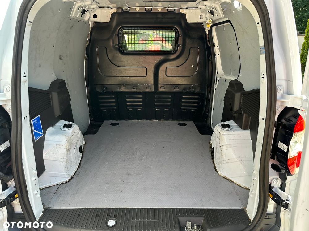 Ford Transit Courier - 10