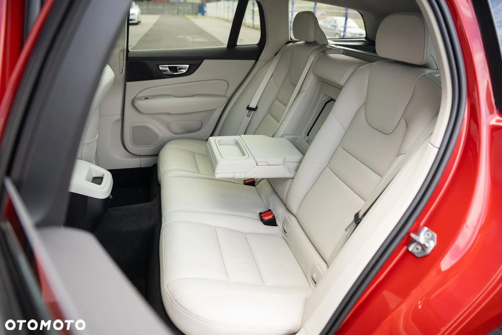 Volvo V60 D3 Drive-E Momentum - 34