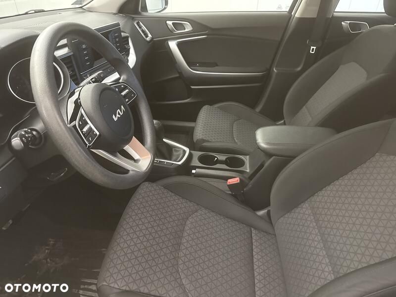 Kia Ceed - 11