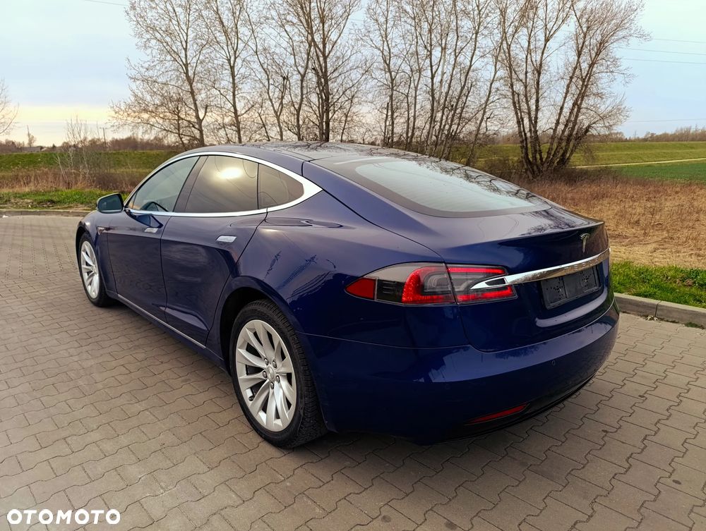 Tesla Model S - 19