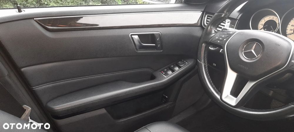 Mercedes-Benz Klasa E 220 BlueTEC 4-Matic Classic - 14