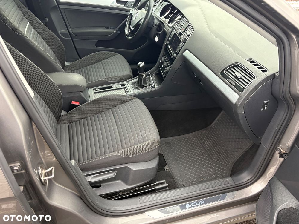 Volkswagen Golf 1.6 TDI BlueMotion Technology Cup - 15