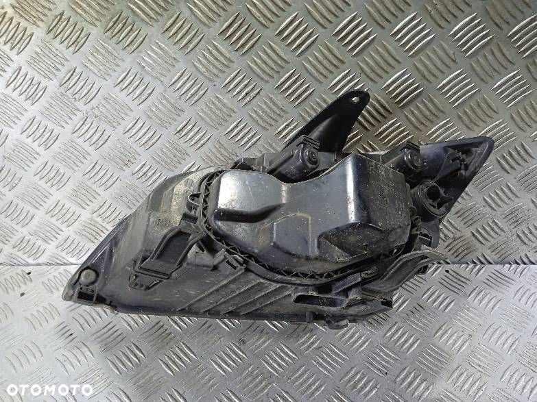 LAMPA PRAWA PRZEDNIA FORD FOCUS MK2 - 2