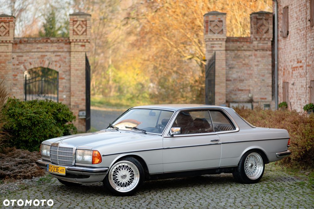 Mercedes-Benz W123 - 1