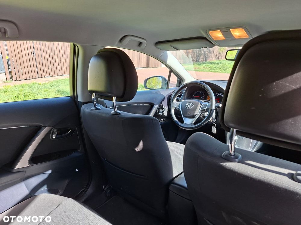 Toyota Avensis 2.0 Style - 26