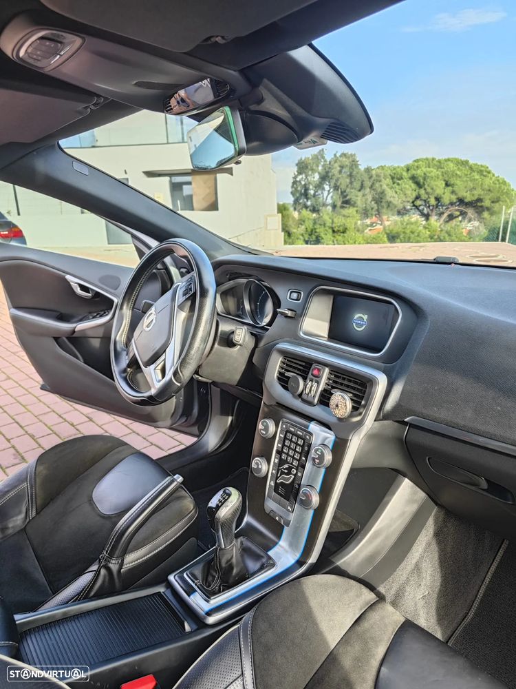 Volvo V40 D2 R Design - 10